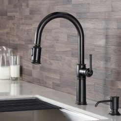 Traditional Single Handle Pull-Down Kitchen Faucet in Oil Rubbed Bronze