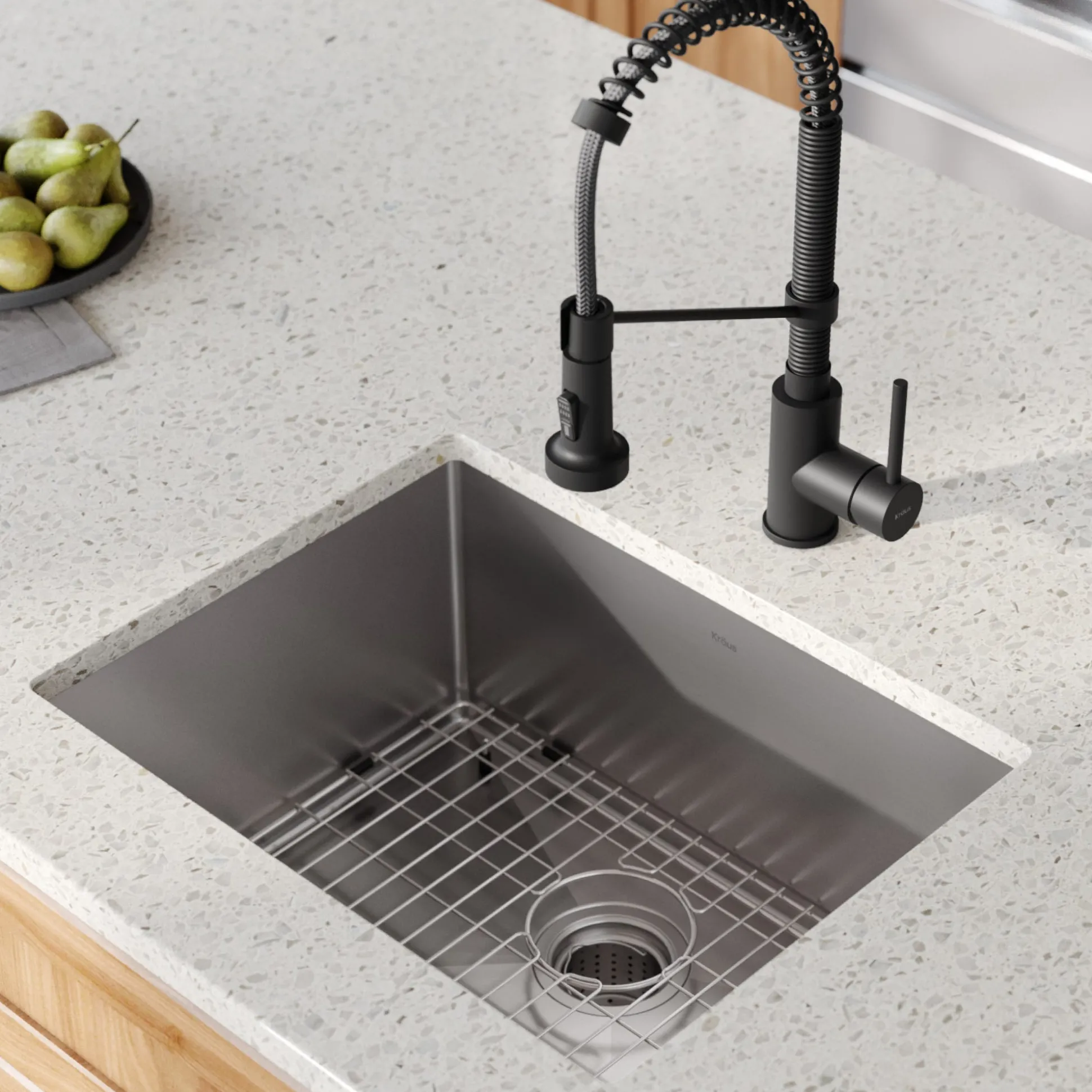 23" Undermount Kitchen Sink w/ Bolden Commercial Pull-Down Faucet and Soap Dispenser in Matte Black