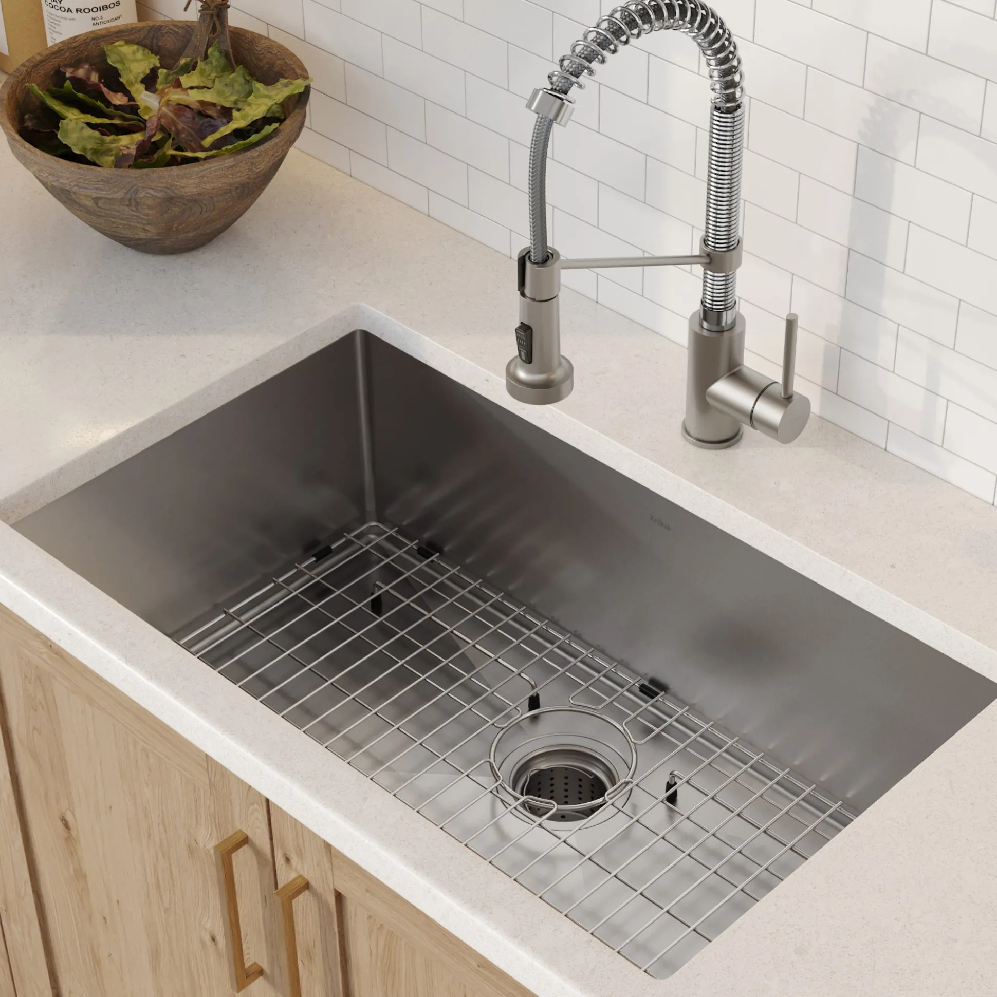 32" Undermount Kitchen Sink w/ Bolden Commercial Pull-Down Faucet and Soap Dispenser in Stainless Steel/Chrome