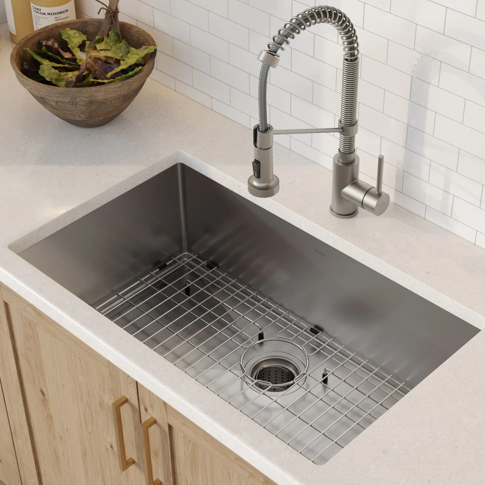 32" Undermount Kitchen Sink w/ Bolden Commercial Pull-Down Faucet and Soap Dispenser in Stainless Steel